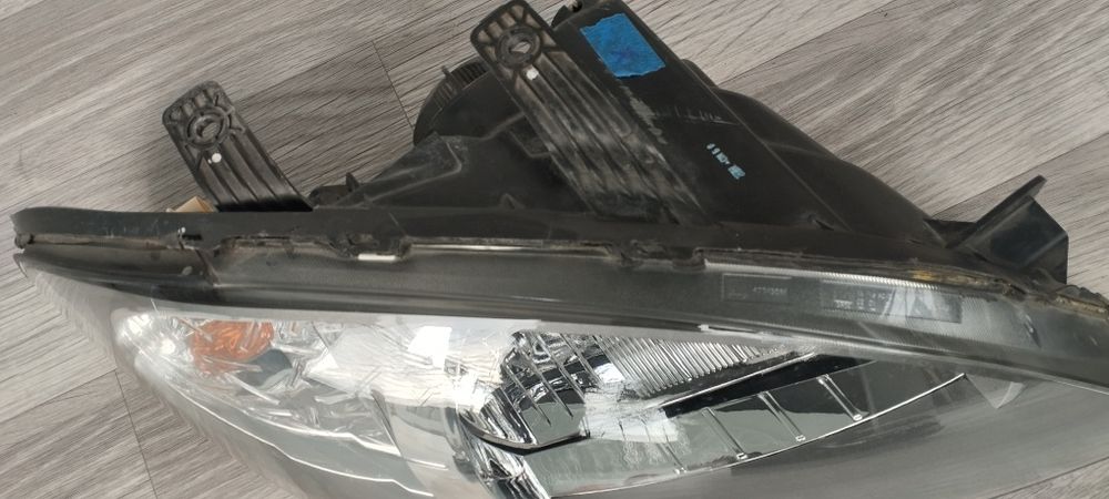 Жентра передний фары левая и правая бу 650000сум