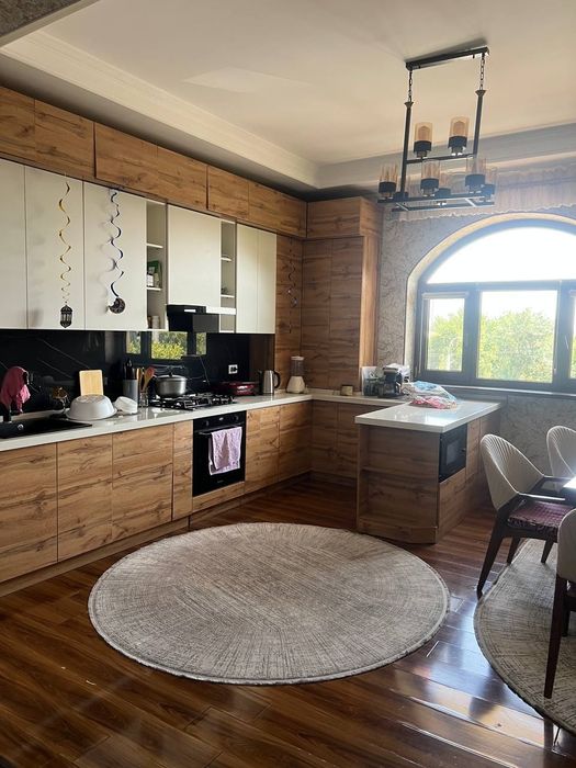 Продаётся квартира 4-х комнатная