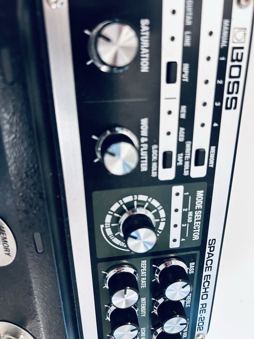 Pedala delay stereo Boss RE-202 Space Echo – Ca Nouă, Studio Only,