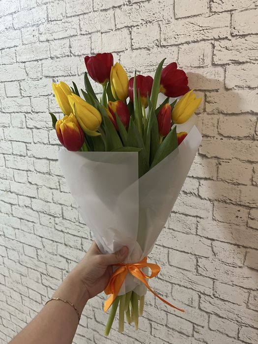 Продам букет из 11 тюлпанов.