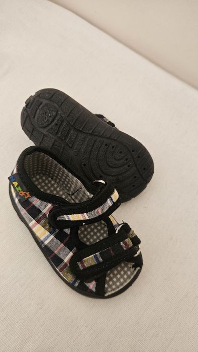 Продам детские сандалики