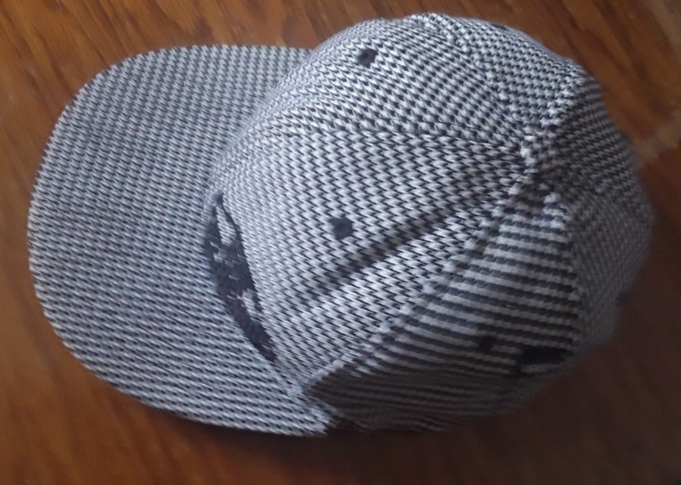 Șapcă gri Vans Off The Wall.
