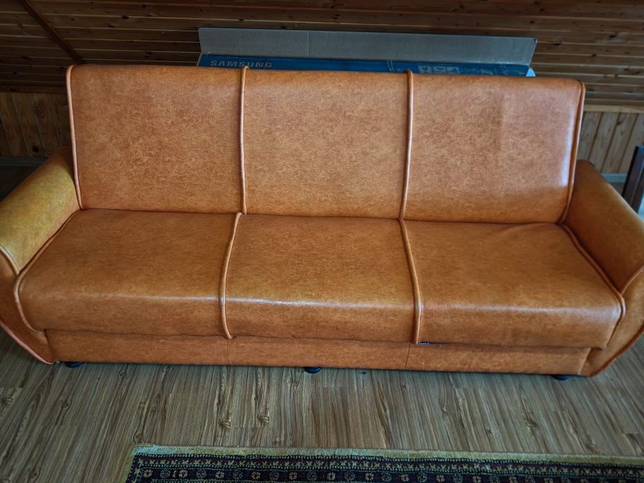 Canapea din piele ecologica