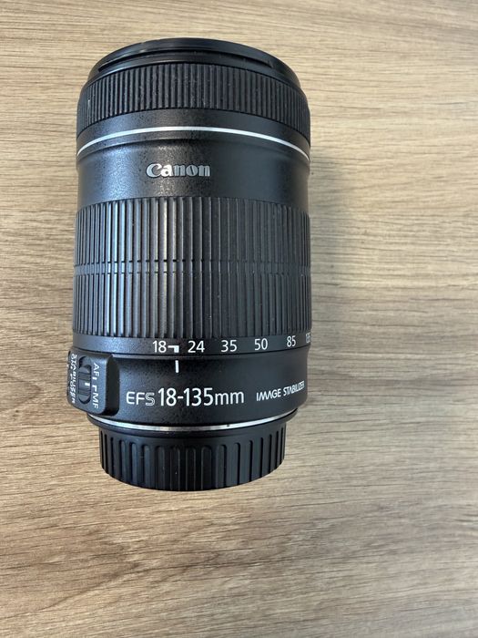 Teleobiectiv Canon EF-S 18-135 mm f 1:2,5-5,6 IS stare perfecta