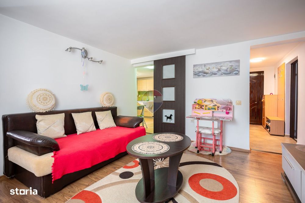 Apartament cu 3 camere, parcare, curte si spațiu depozitare în Sacele