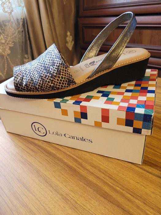 Продам босоножки