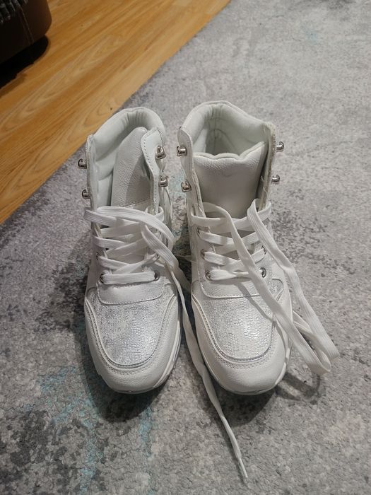 Дамски спортни обувки Тенденз