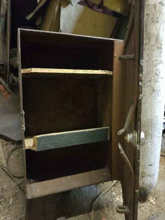 Продам  металлический сейф