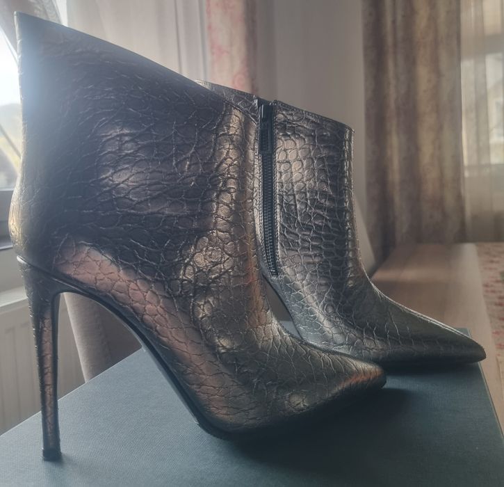 Ghete Musette Noi  Argintii cu toc , mărimea 37