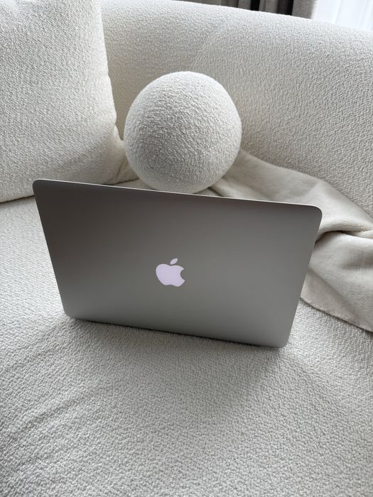 MacBook Air 13″, модель A1466, 2015 года.