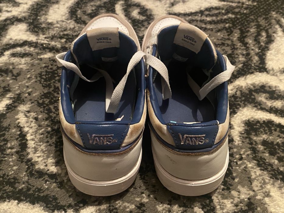 Продам кроссовки vans