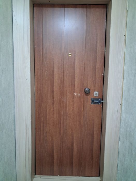 Продается входная дверь ,состояние хорошее