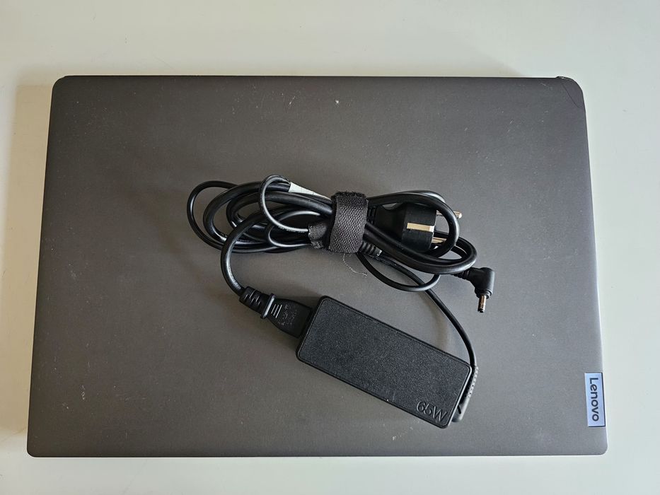 Laptop Lenovo v17 G3 IAP I7
