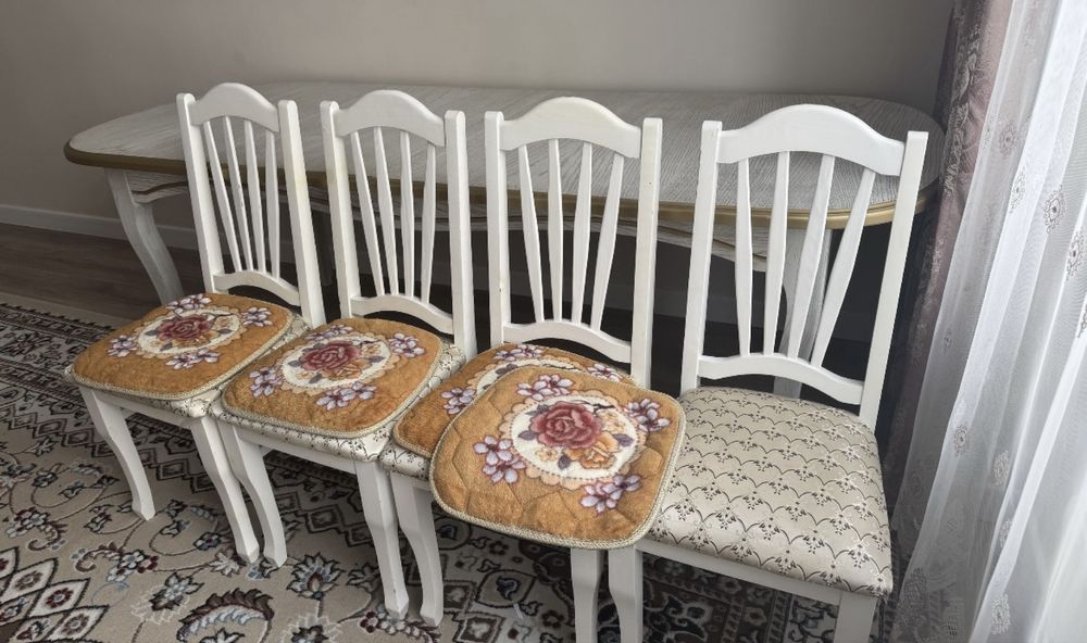 Стол гостинное..