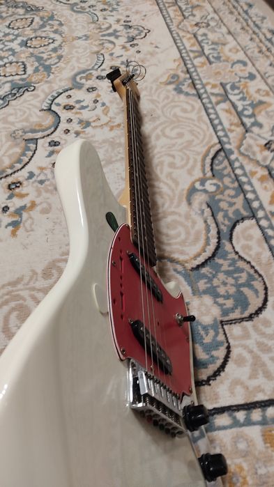 Продам squier mustang
