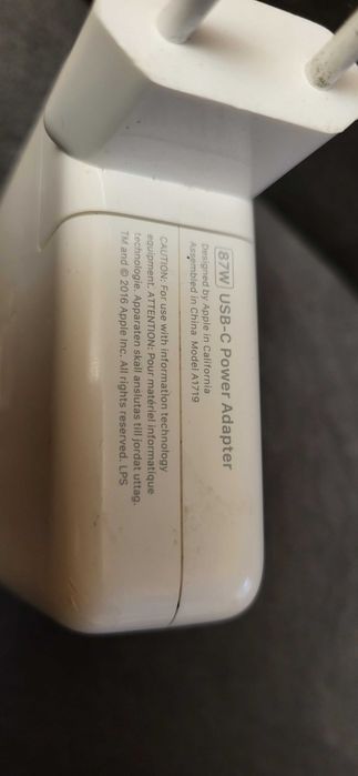 APPLE 87W  Usb C 20.2V-4.3A & 9V-3A & 5.2V-2.4A  fuctional