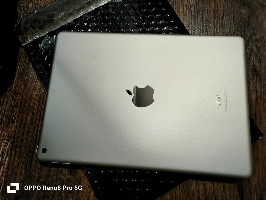 2020 Apple IPad 10.2 inch gen Wi-fi 32gb silver