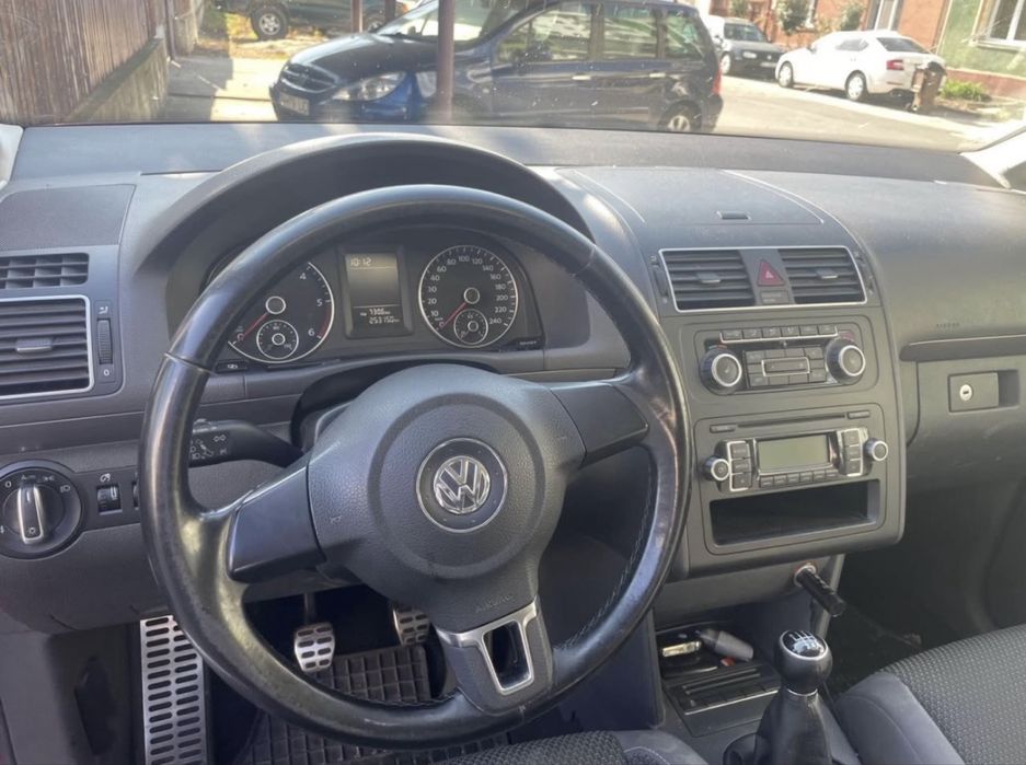 Vw touran 2.0 an 2011 - 7 locuri