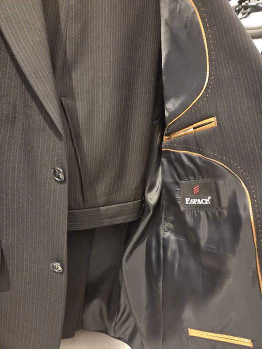 Costum de bărbați negru