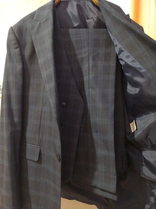 Продам мужскую тройку ,брендовую,турецкую,отличного качества на выпуск