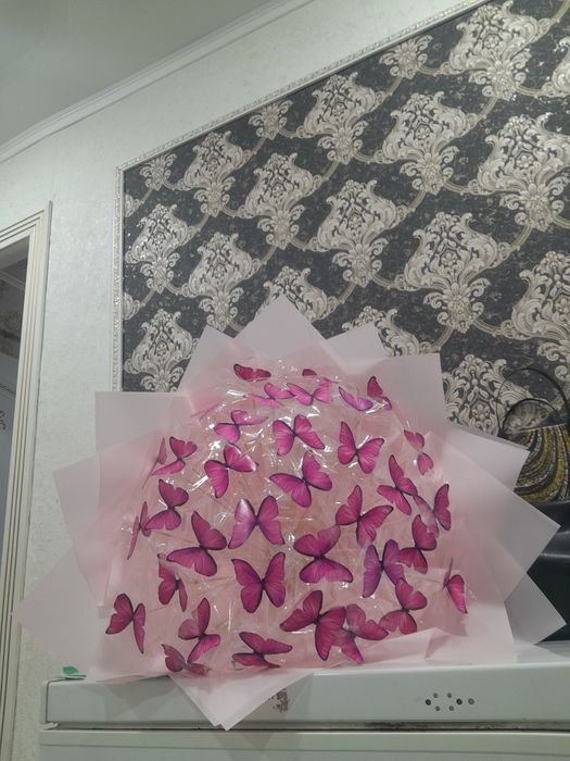 Бабочка в букете