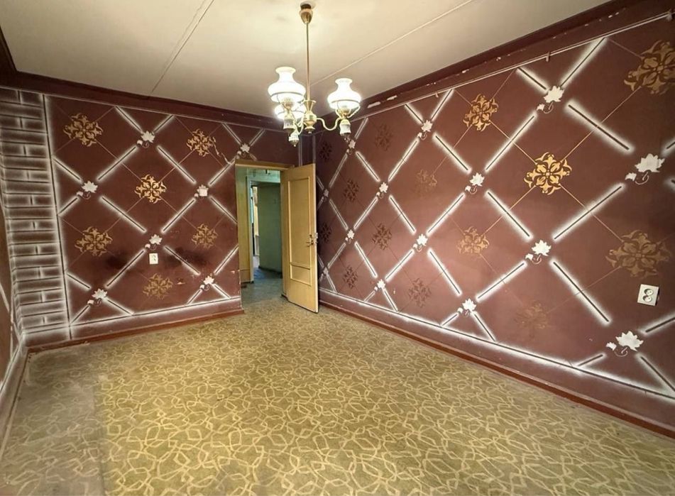 Цум. 110 школа.   2комн. 3этаж. Кирпич 60м2