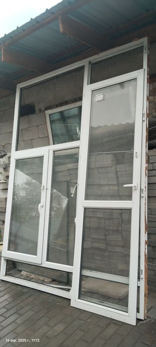 Витраж с дверью.