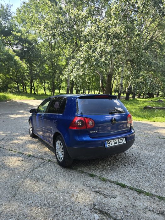 Vând Volkswagen Golf 5 1.9 TDI (105 CP) 
 An 2006