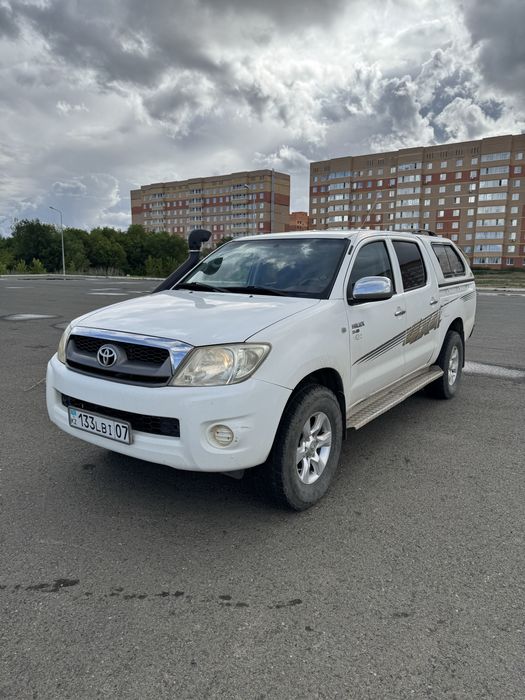 Toyota hilux 2010год