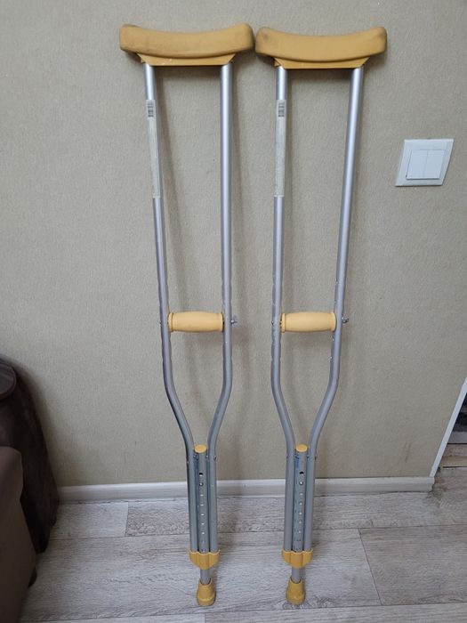 Продаю костыли .