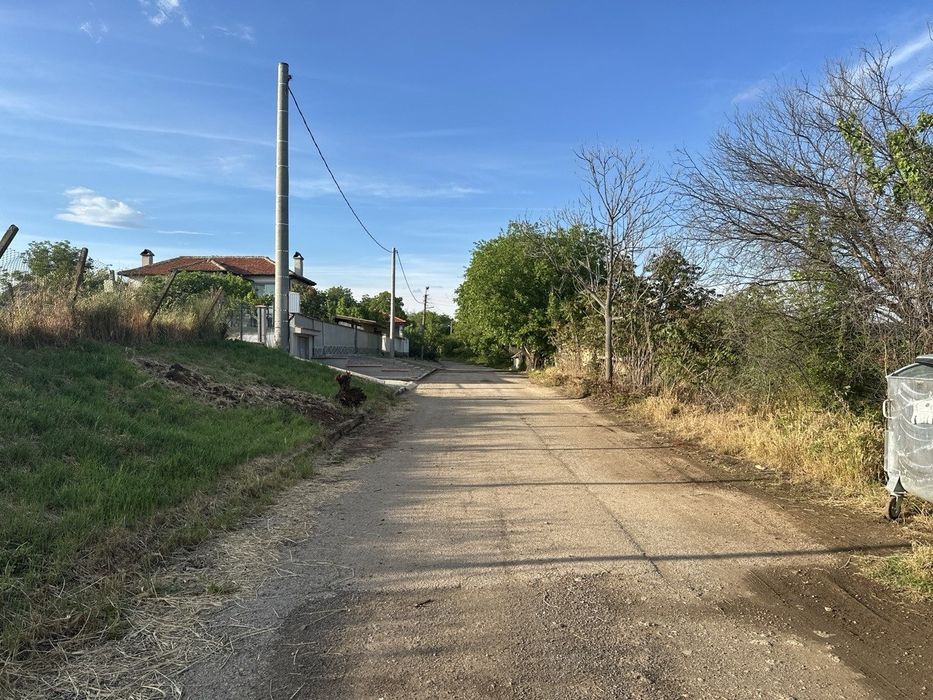 Продавам парцел в регулация с ток в с. Православ