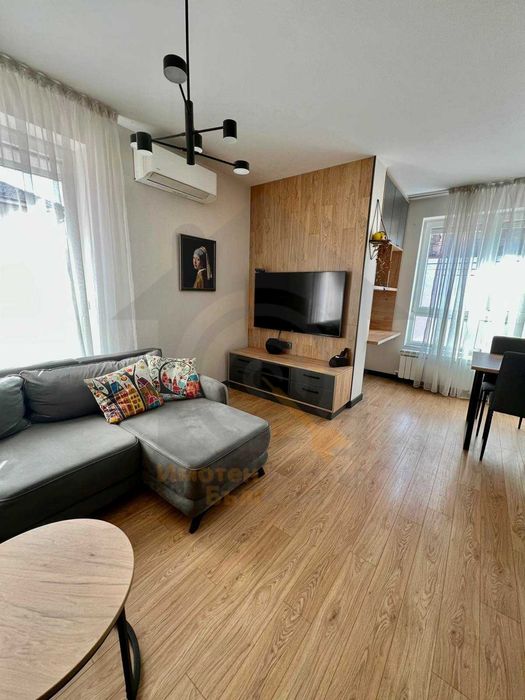 Двустаен апартамент в Зона Б19