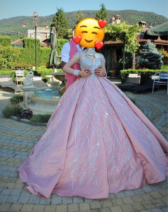 Продавам официална рокля