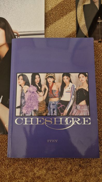 Cheshire - Itzy албум