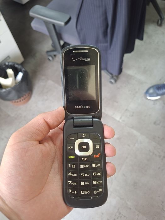 SAMSUNG GUSTO 3 telefoni