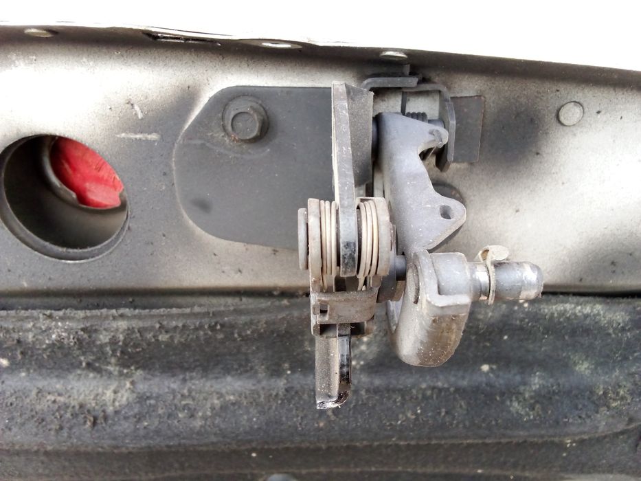 Капот на Мерседес W203