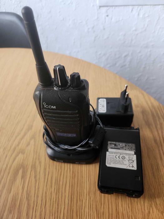 Statie radio portabila Icom UHF PMR 446 MHz Walkie Talkie IC-F29SR2
