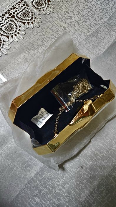 Вечерняя клатч золотистого цвета