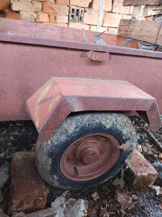 Продавам мотофреза с ремарке + инвентар