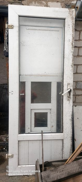 Пластиковые двери