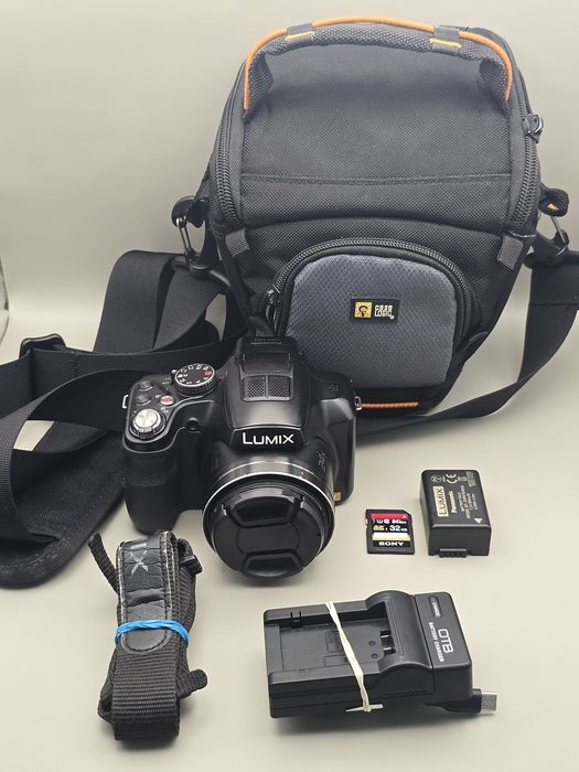 Panasonic Lumix DMC-FZ62 Bridge Camera Bundle