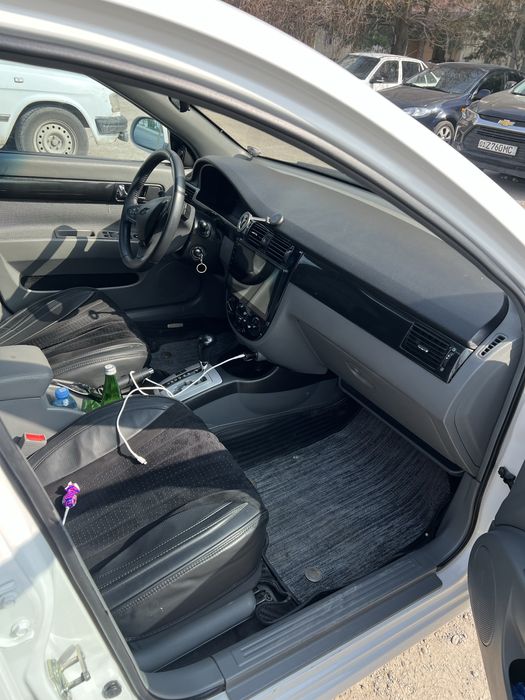 avtomobil chevrolet Lasseti