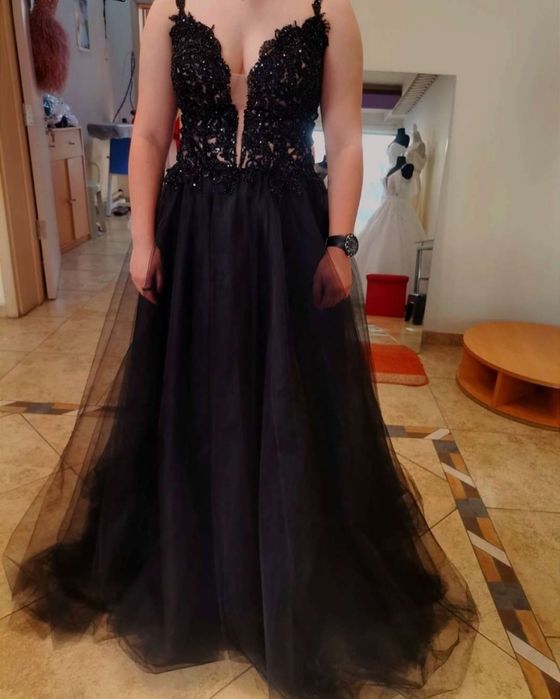 Черна бална рокля с тюл – елегантен модел