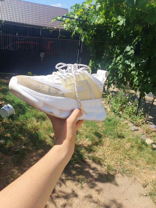 Versace chain reaction