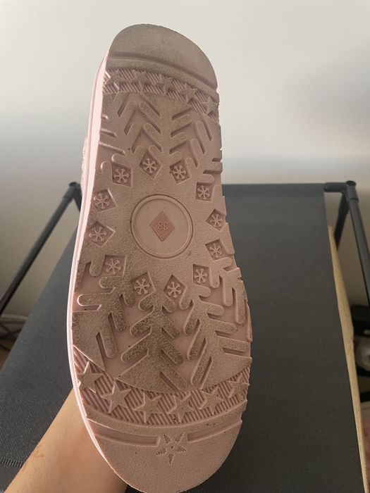 Розови ботушки