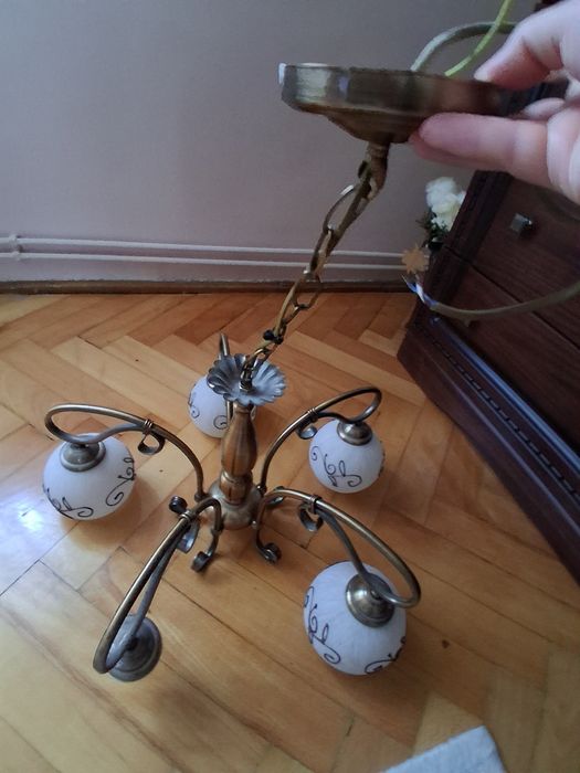 Lustra cu o mica defect