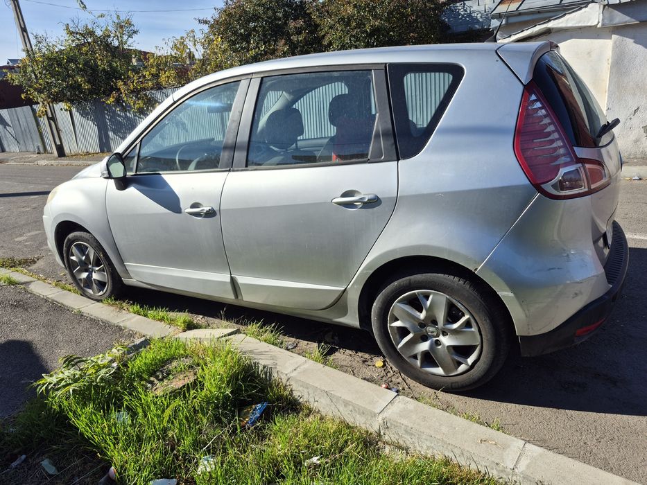 Dezmembrez scenic 3 1.5 dci