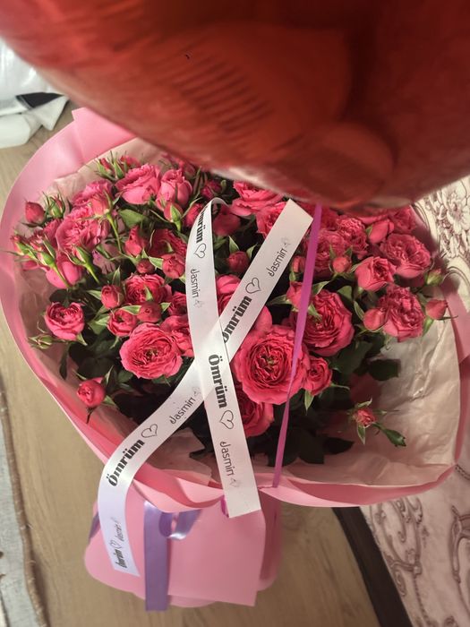 Цветы свежий с лентом омірім