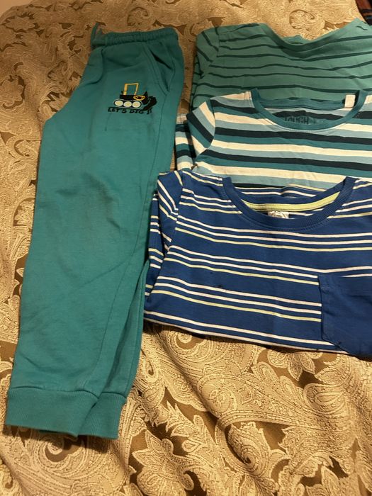 Vand lot pantaloni si 3 bluze masura104