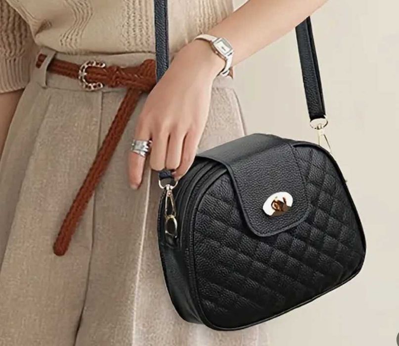 Чисто нова дамска, женска чанта с дълга дръжка